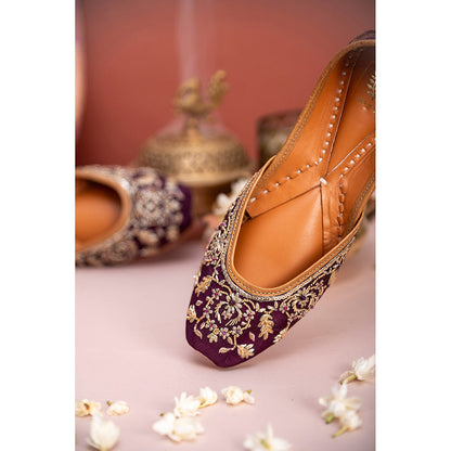 House of Vian Anaya Embroidered Juttis