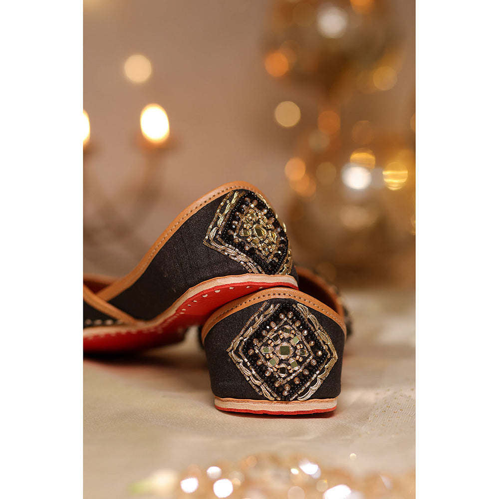 House of Vian Eshel Black Embroidered Juttis