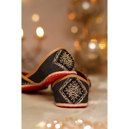 House of Vian Eshel Black Embroidered Juttis