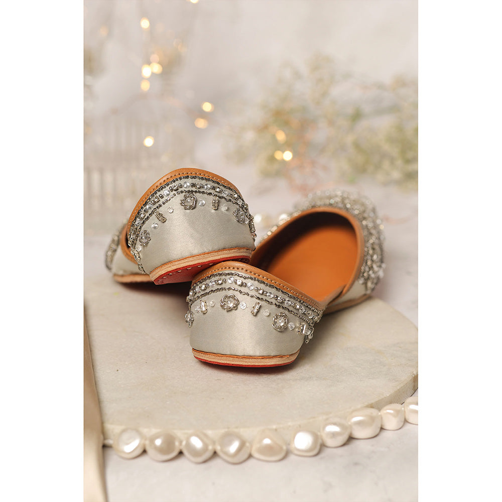House of Vian Mahnoor Silver Embroidered Juttis