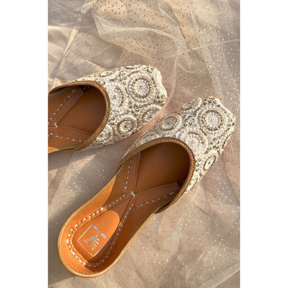House of Vian Aafreen Threadwork Juttis
