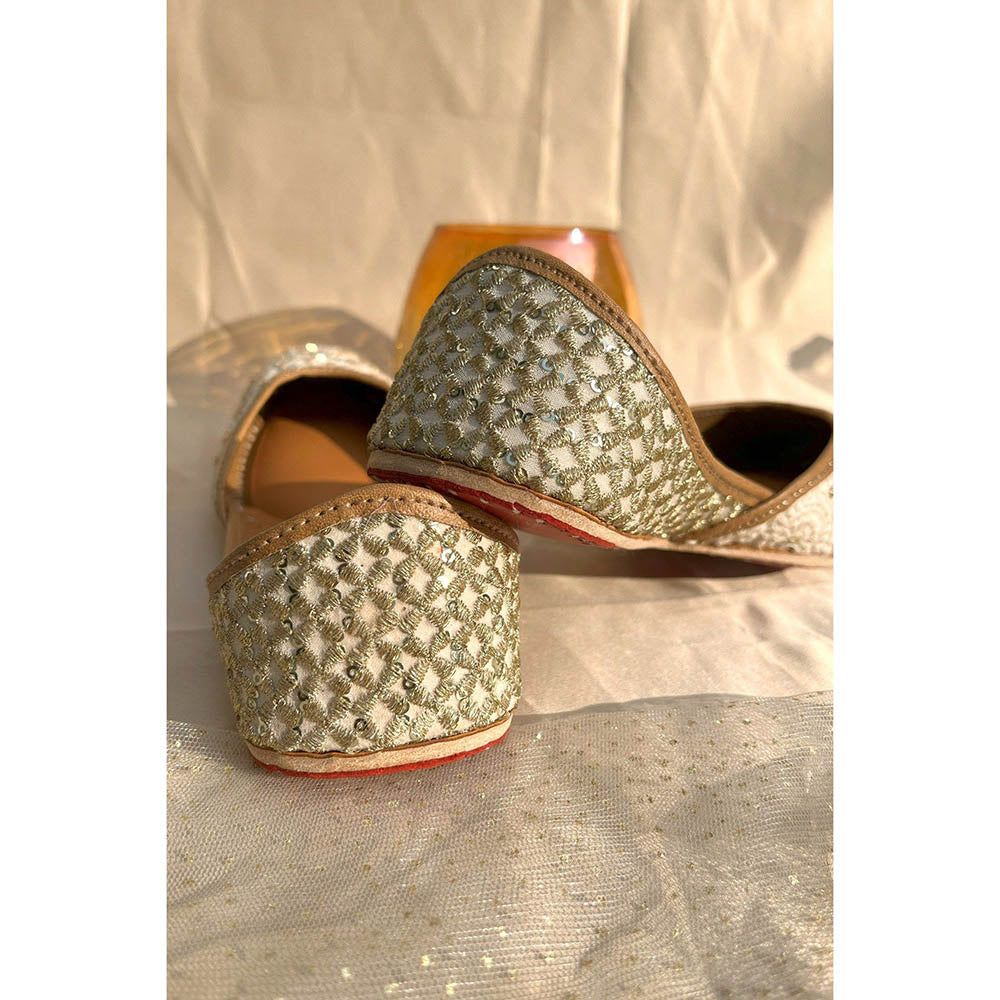 House of Vian Aafreen Threadwork Juttis