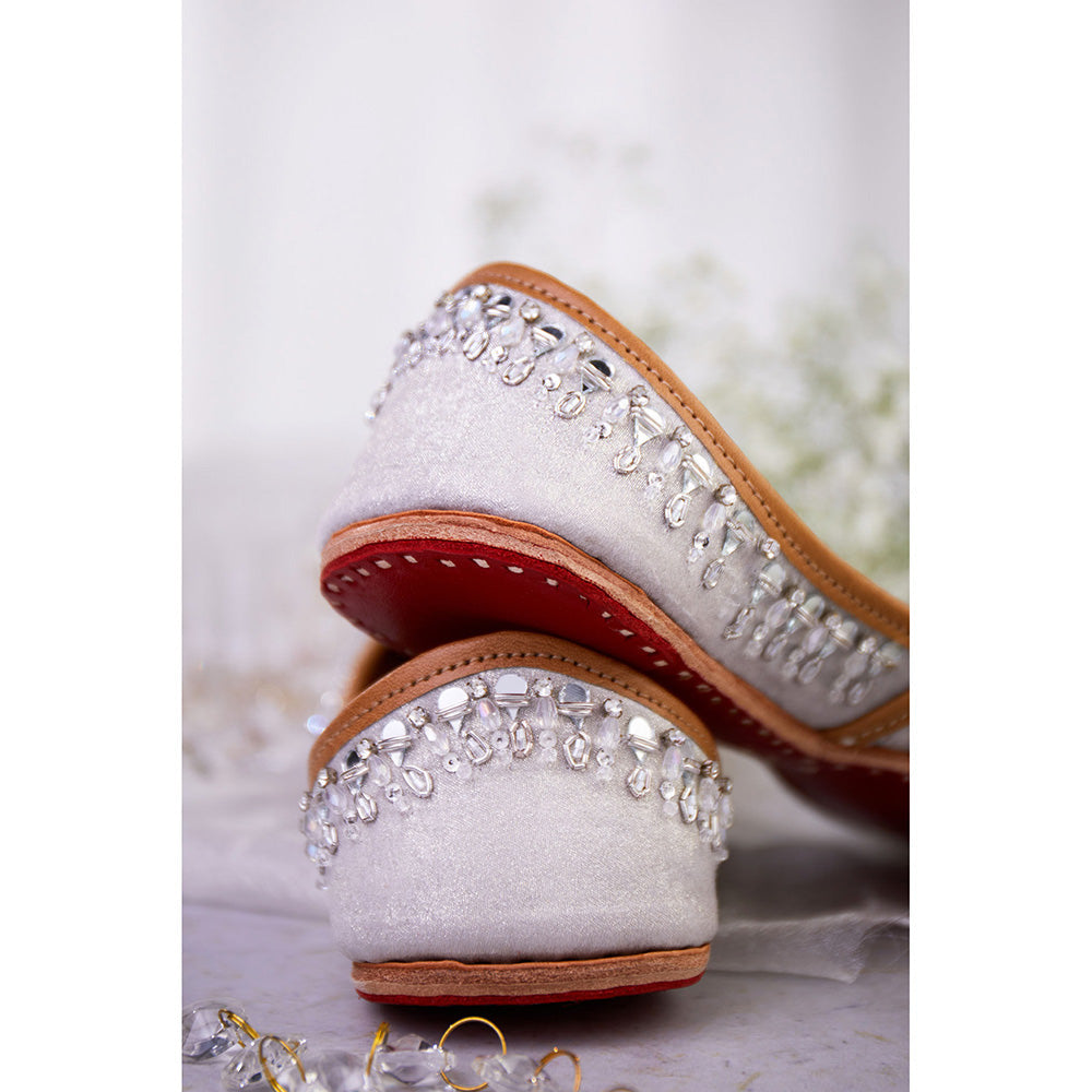 House of Vian Ayna Silver Juttis