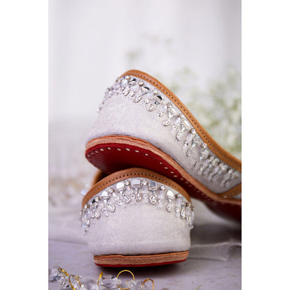 House of Vian Ayna Silver Juttis