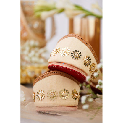 House of Vian Roshani Gold Juttis