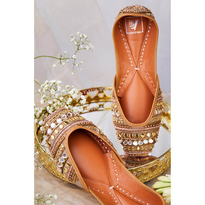 House of Vian Mehr Gold Juttis