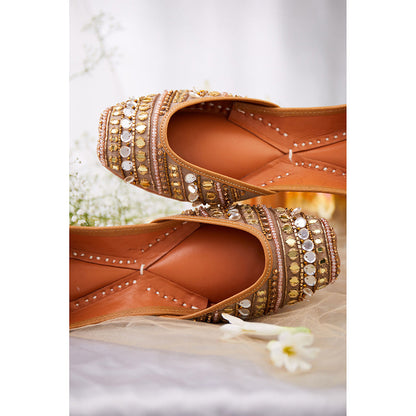House of Vian Mehr Gold Juttis