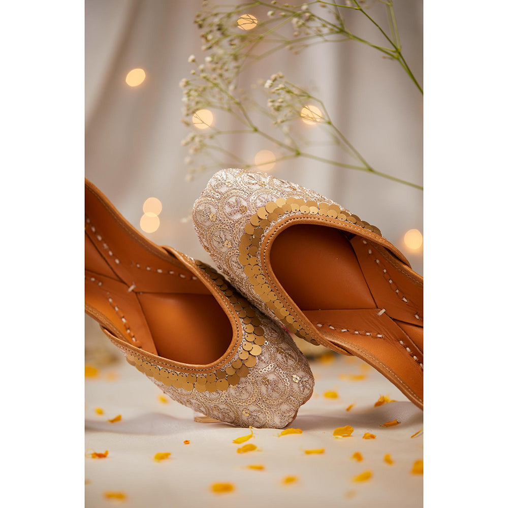 House of Vian Aabroo Gold Juttis