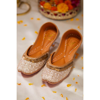 House of Vian Aabroo Gold Juttis