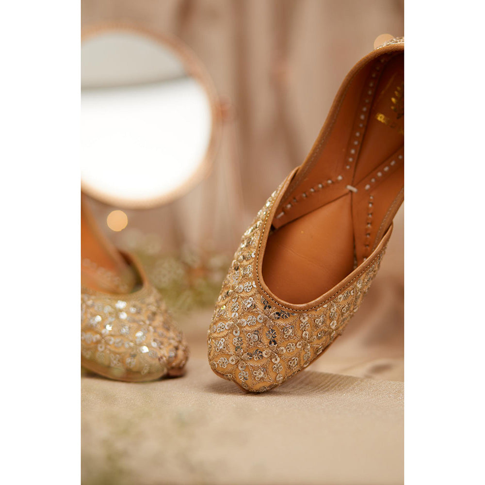 House of Vian Zeenat Gold Juttis