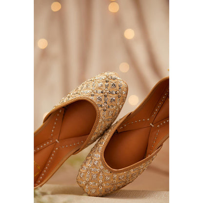 House of Vian Zeenat Gold Juttis