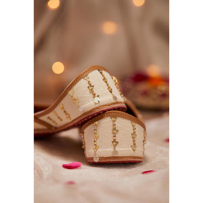 House of Vian Zunaira Gold Juttis
