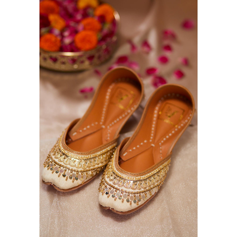 House of Vian Zunaira Gold Juttis