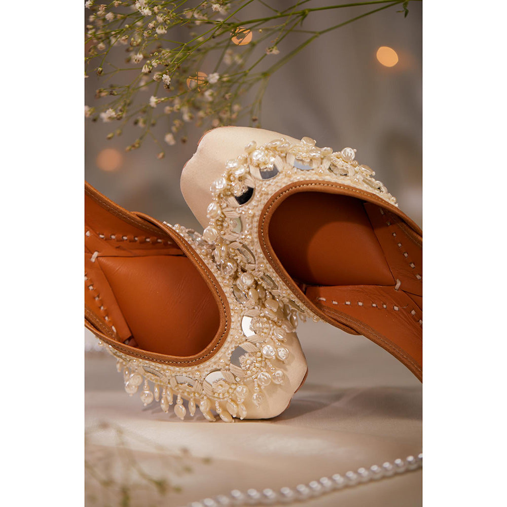 House of Vian Chandrika Cream Juttis