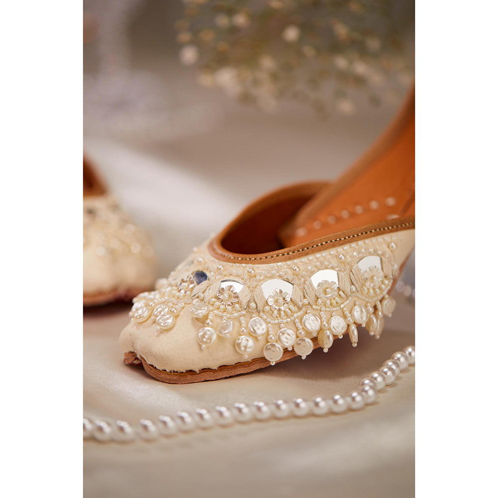 House of Vian Chandrika Cream Juttis
