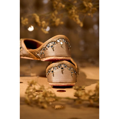 House of Vian Fasaana Gold Juttis