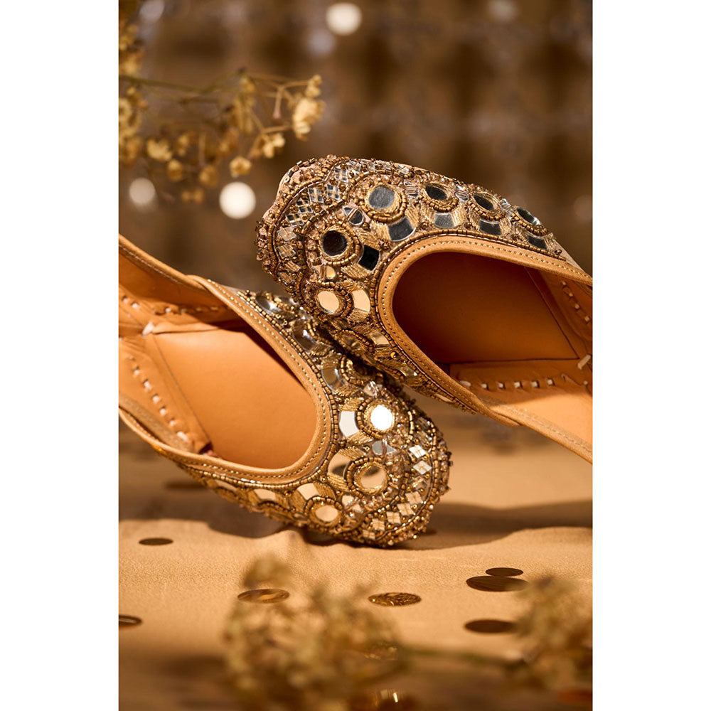 House of Vian Fasaana Gold Juttis