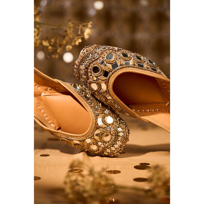 House of Vian Fasaana Gold Juttis