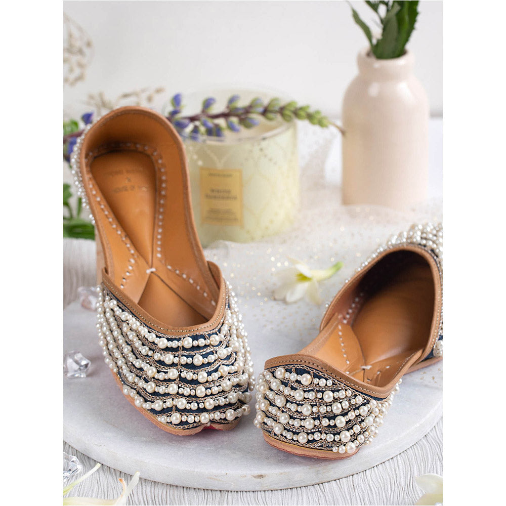 House of Vian Women Isa Blue Juttis