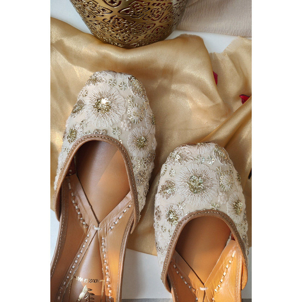 House of Vian Women White Mogra Juttis