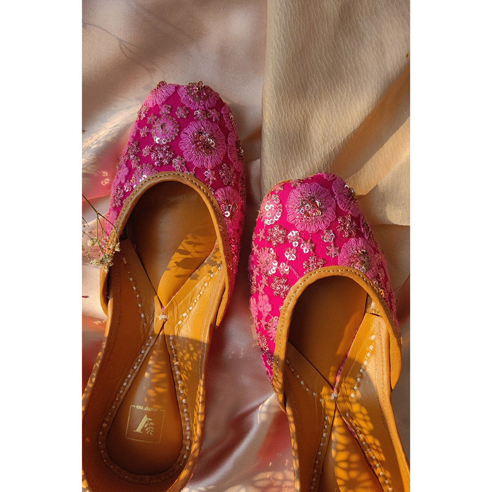 House of Vian Women Pink Dahlia Juttis