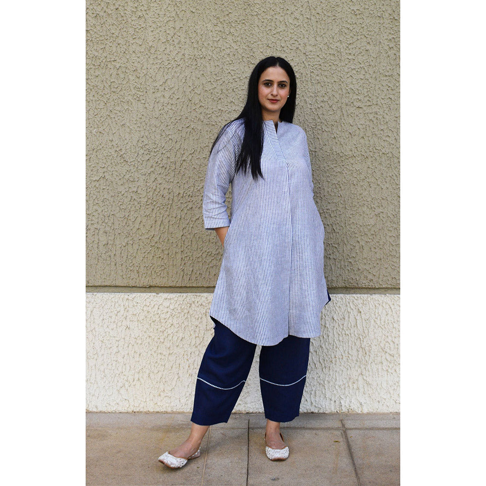 HOUSE OF MOXA Blue and White Striped Linen Kurta With Round Neck