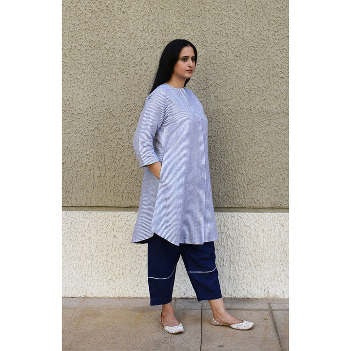 HOUSE OF MOXA Blue and White Striped Linen Kurta With Round Neck