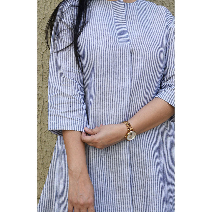 HOUSE OF MOXA Blue and White Striped Linen Kurta With Round Neck