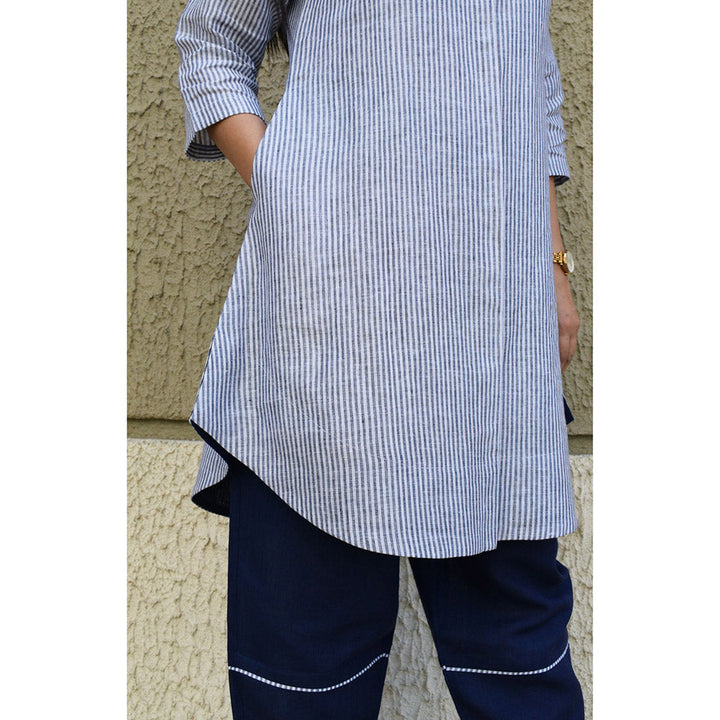 HOUSE OF MOXA Blue and White Striped Linen Kurta With Round Neck