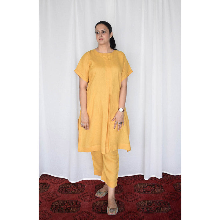 HOUSE OF MOXA Yellow Linen Kurta and Pants (Set of 2)