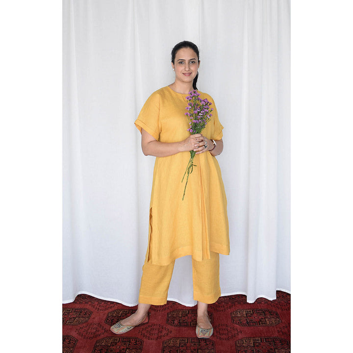 HOUSE OF MOXA Yellow Linen Kurta and Pants (Set of 2)