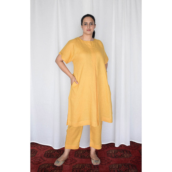 HOUSE OF MOXA Yellow Linen Kurta and Pants (Set of 2)