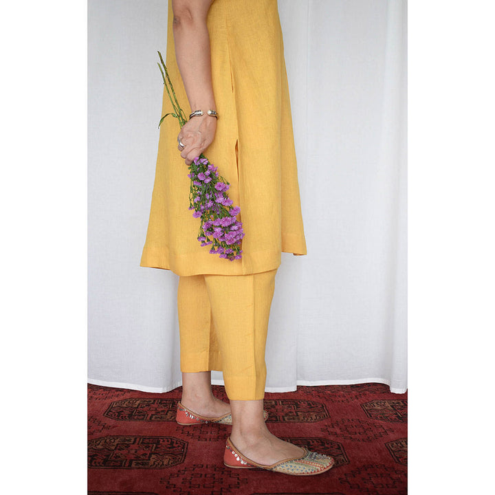 HOUSE OF MOXA Yellow Linen Kurta and Pants (Set of 2)