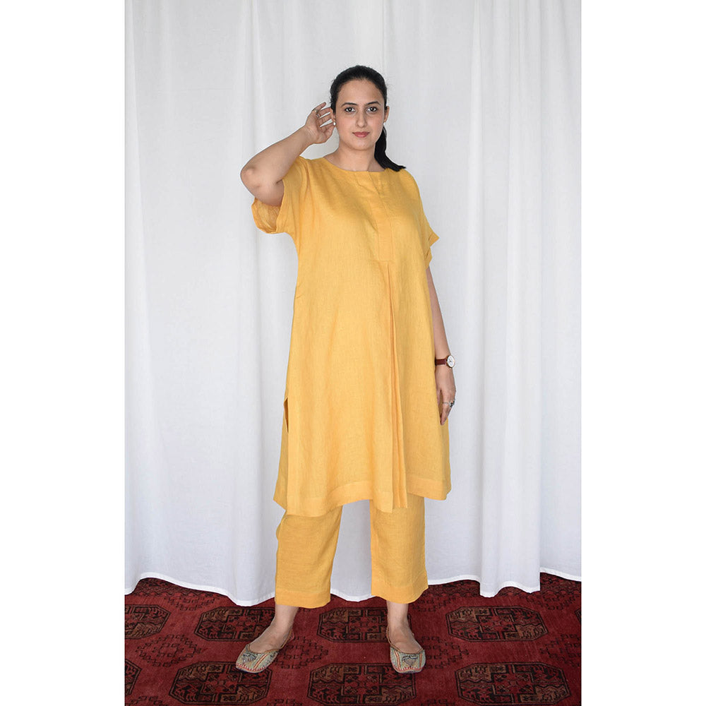 HOUSE OF MOXA Yellow Linen Choga with Short Sleeves