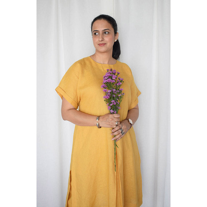 HOUSE OF MOXA Yellow Linen Choga with Short Sleeves