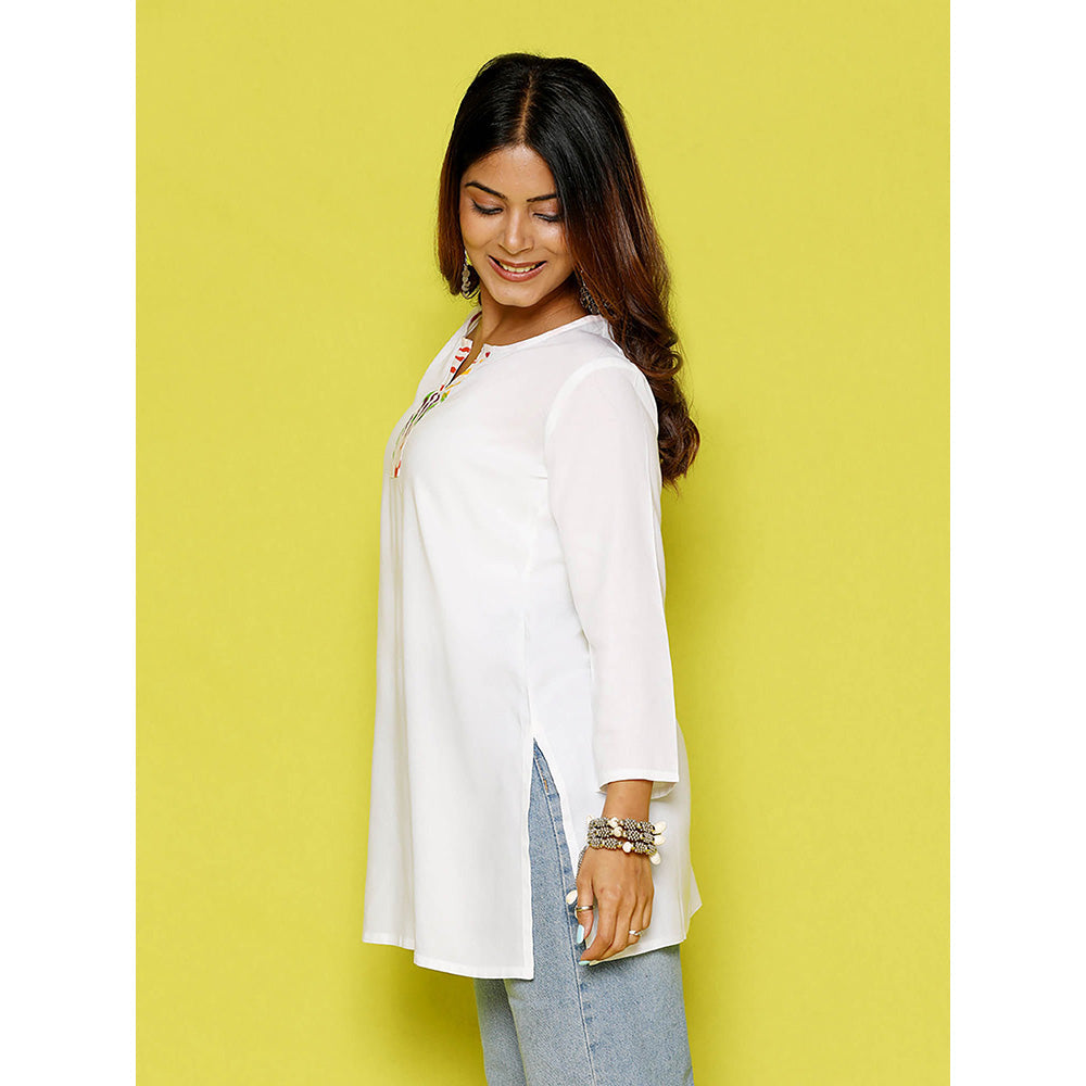 House of Chikankari Rang Barse Rayon Solid Women's Short Kurta