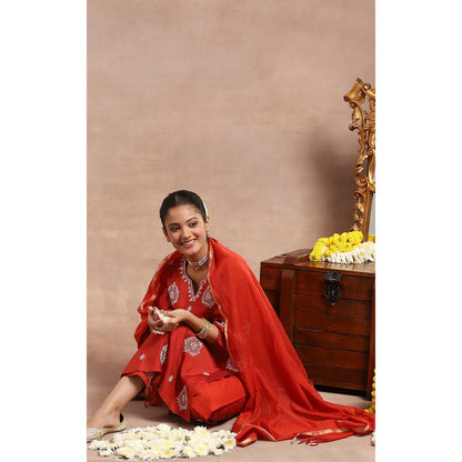 House of Chikankari Chikankari Zari Kurta with Pant and Dupatta - Red (Set of 3)