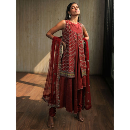 House of Kosh Maroon Flared Kurta with Churidar- Dupatta and Jacket (Set of 4)