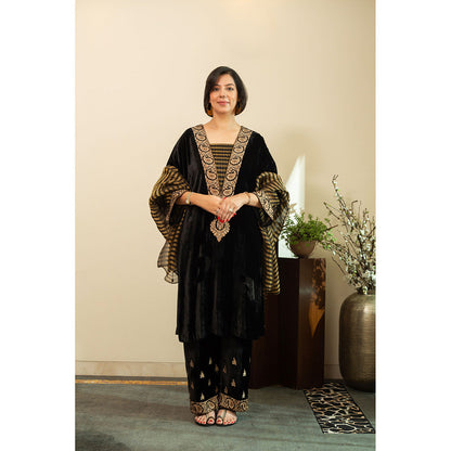 House of Inari Black Silk Kashmiri Embroidered Kurta with Pant and Organza Tissue Dupatta