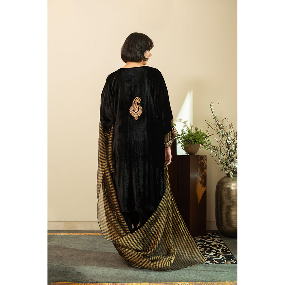 House of Inari Black Silk Kashmiri Embroidered Kurta with Pant and Organza Tissue Dupatta