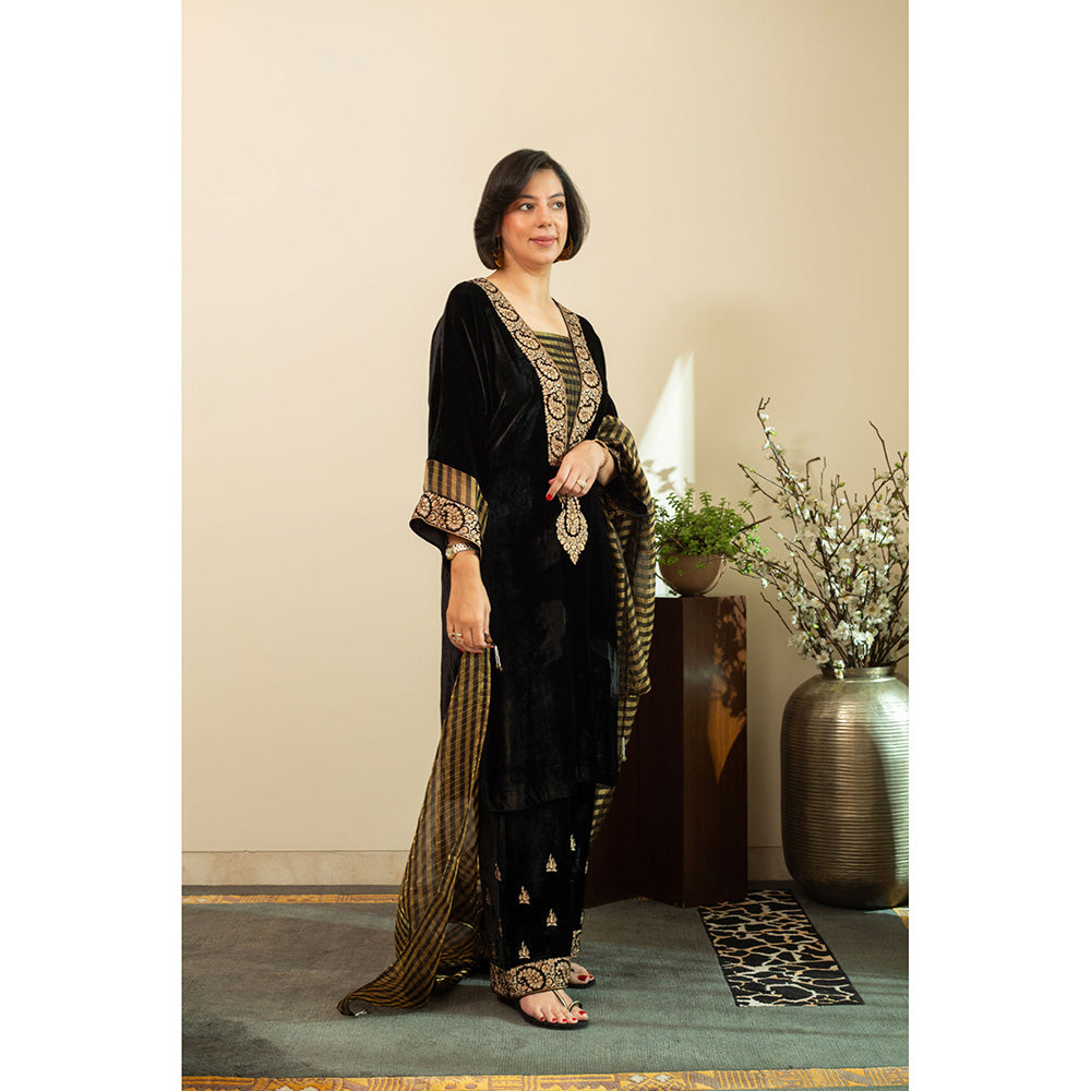 House of Inari Black Silk Kashmiri Embroidered Kurta with Pant and Organza Tissue Dupatta