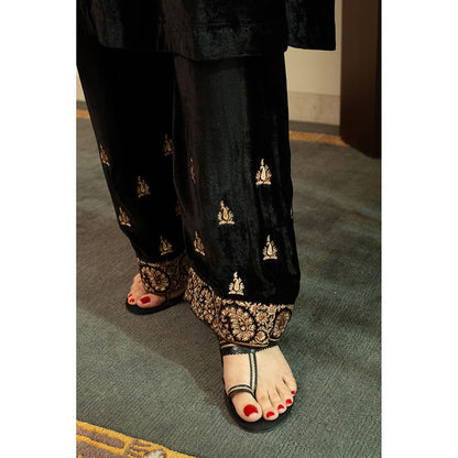 House of Inari Black Silk Kashmiri Embroidered Kurta with Pant and Organza Tissue Dupatta