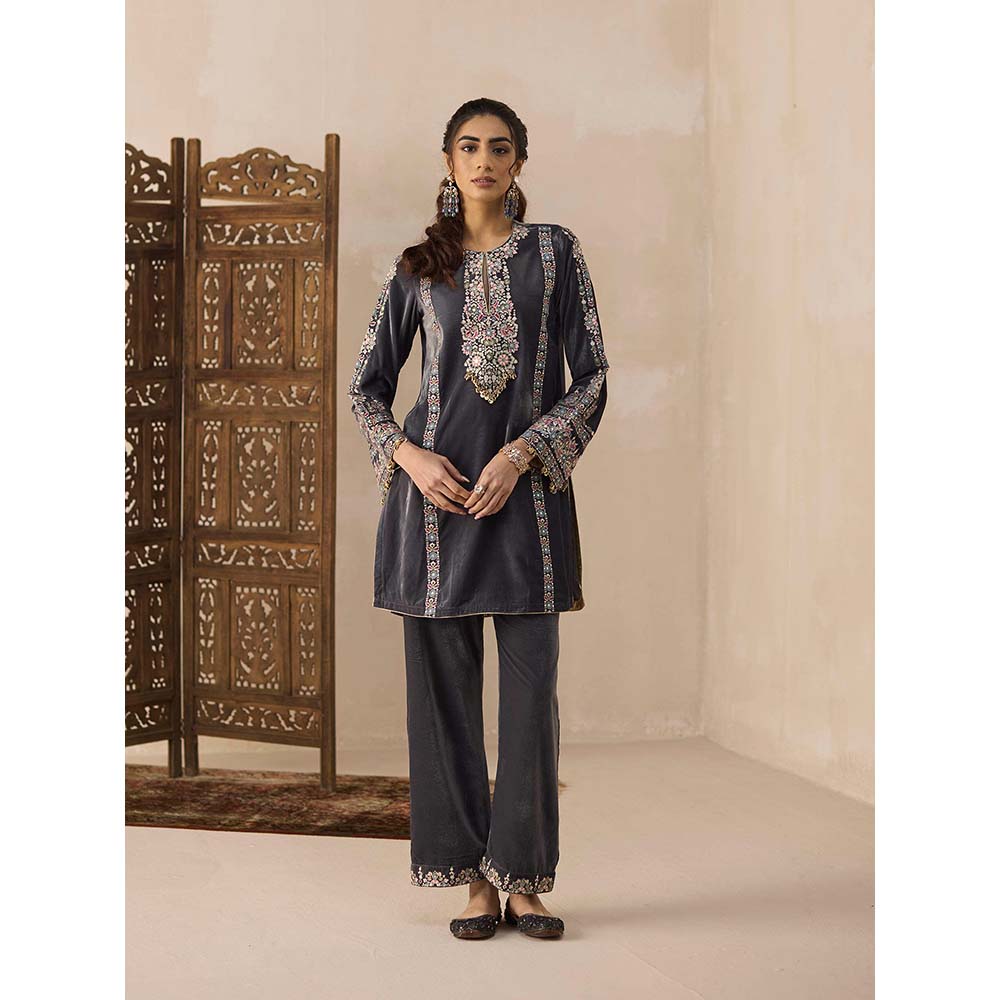 Inej Grey Kashmiri Kurti with Pant (Set of 2)