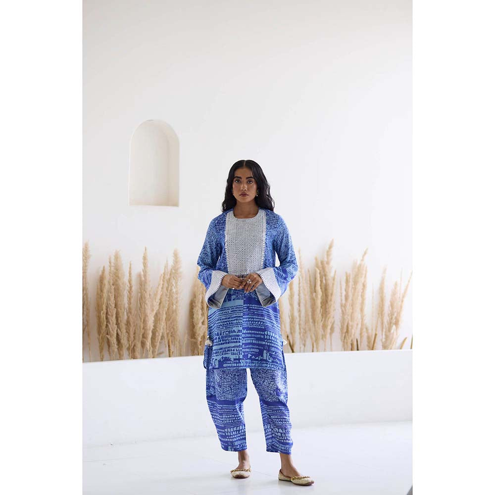 Inej Lakeer Blue Kashmiri Kurta with Pant (Set of 2)