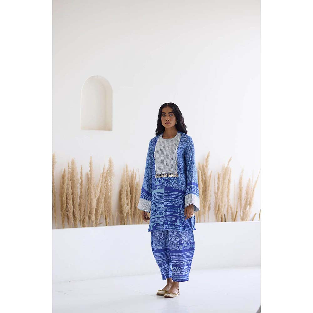 Inej Lakeer Blue Kashmiri Kurta with Pant (Set of 2)
