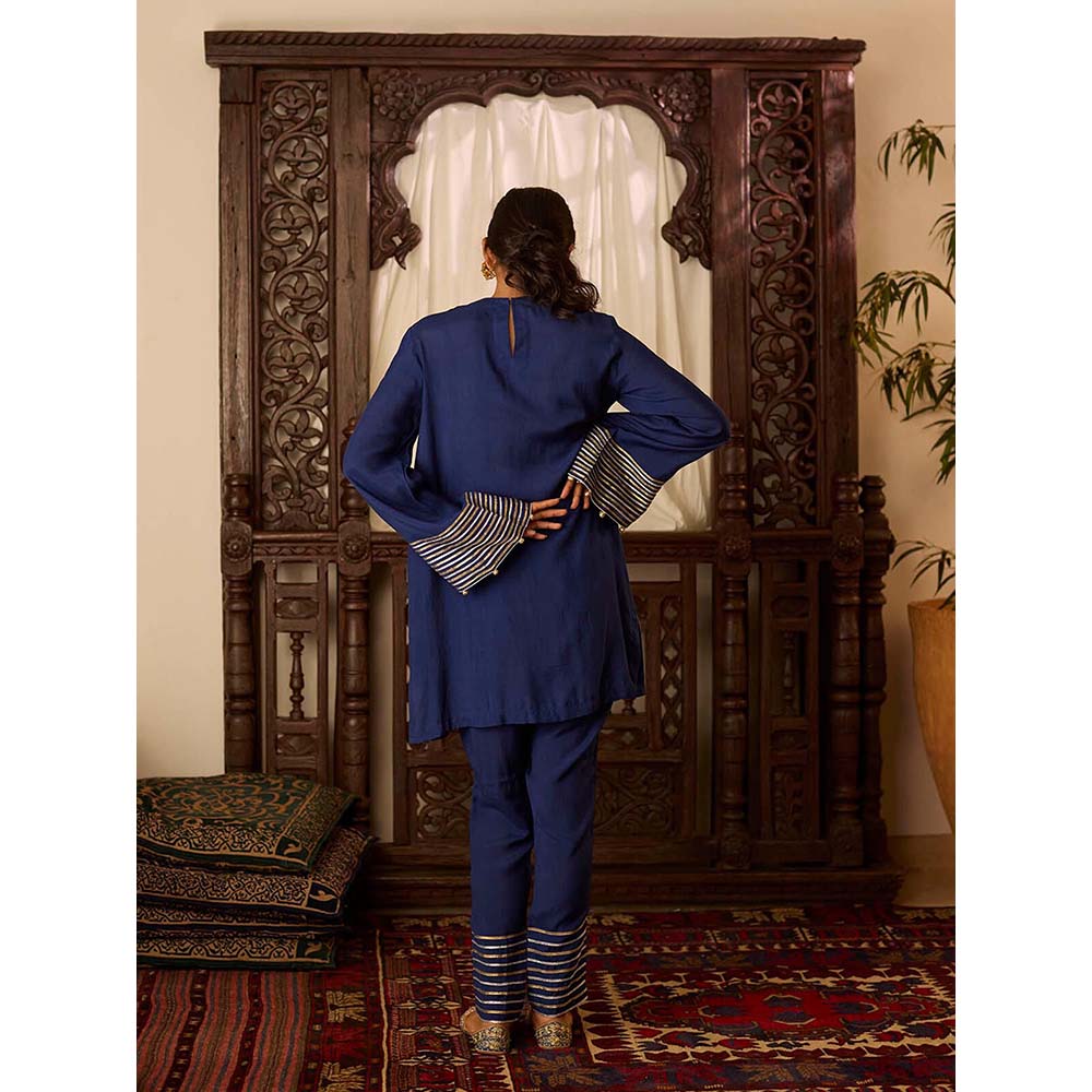 Inej Leher Navy Blue Kashmiri Kurta with Pant (Set of 2)