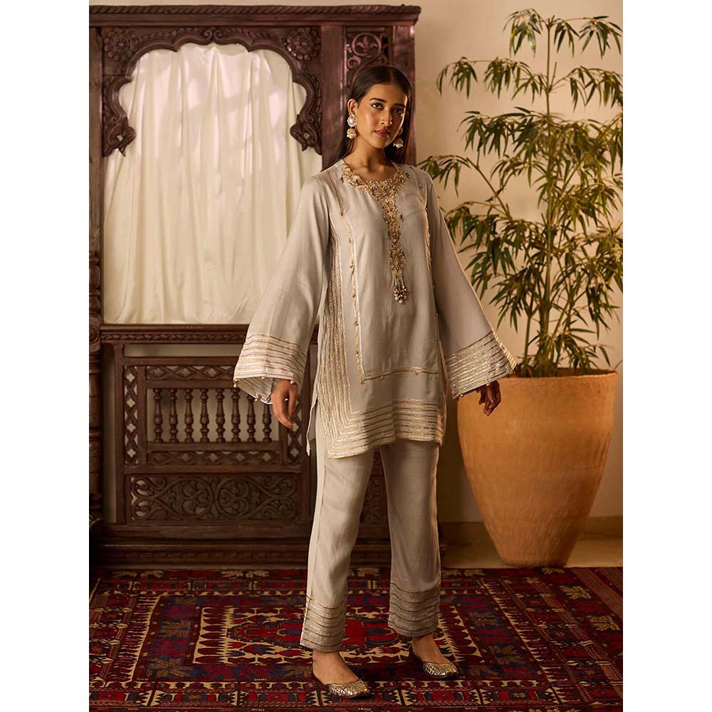 Inej Leher Silver Grey Kashmiri Kurta with Pant (Set of 2)