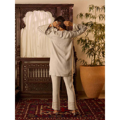 Inej Leher Silver Grey Kashmiri Kurta with Pant (Set of 2)