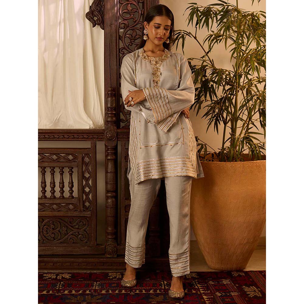 Inej Leher Silver Grey Kashmiri Kurta with Pant (Set of 2)