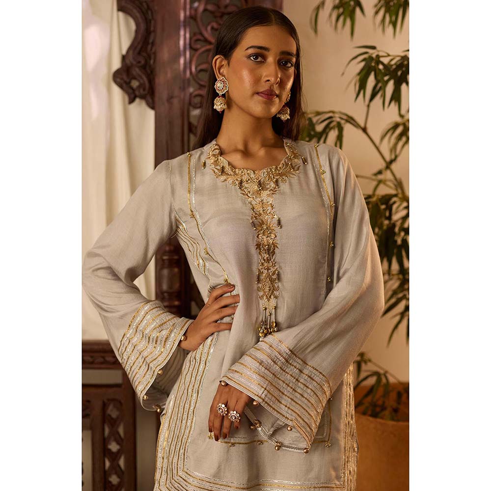 Inej Leher Silver Grey Kashmiri Kurta with Pant (Set of 2)